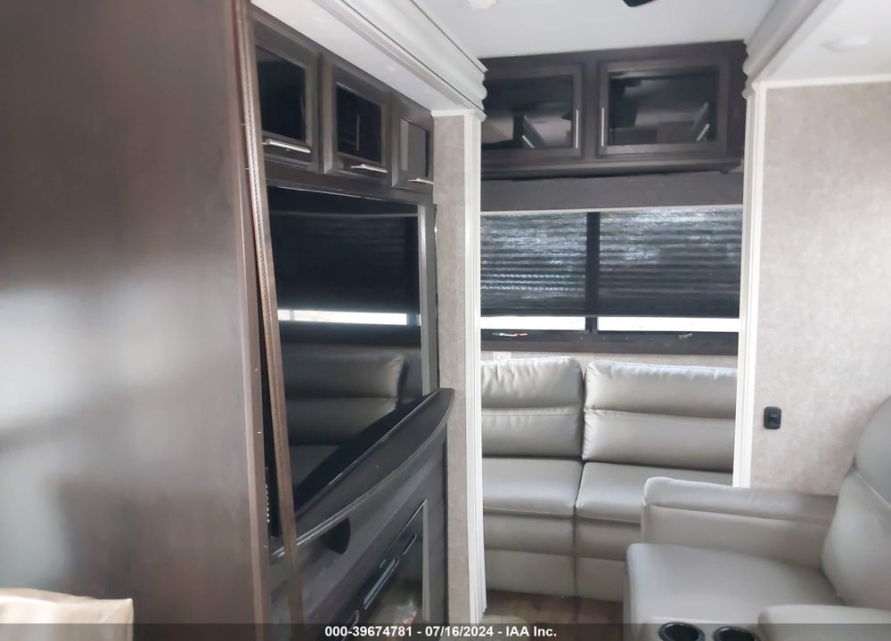 2019 JAYCO CAMPER VIN: 1UJCJ0BT3K1WK0274