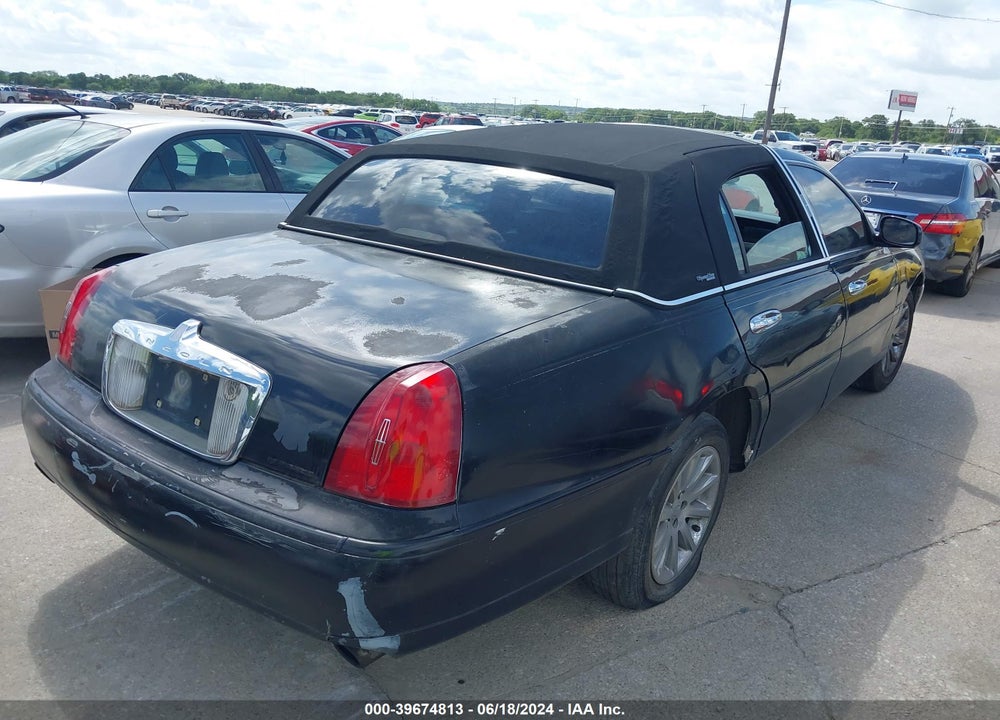 1999 LINCOLN TOWN CAR SIGNATURE VIN: 1LNFM82W3XY605877