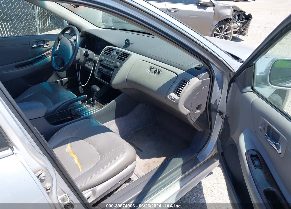 2001 HONDA ACCORD 2.3 EX VIN: 1HGCG56681A140599
