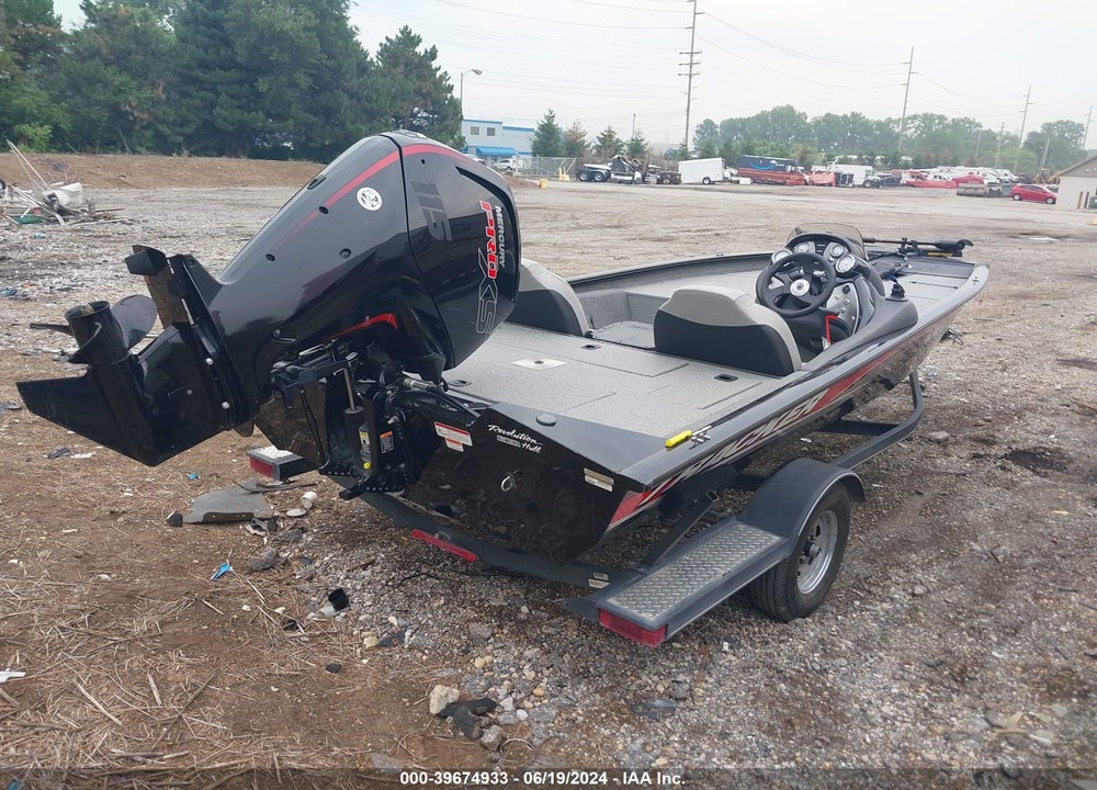 2018 TRACKER BOAT AND TRAILER VIN: BUJ26411D818