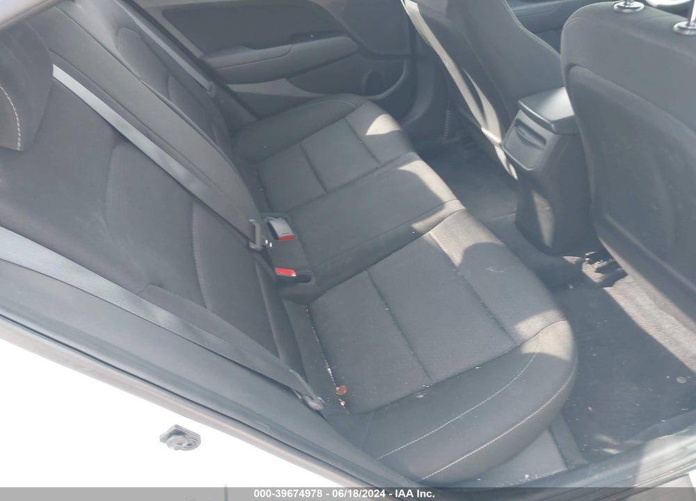 2018 HYUNDAI ELANTRA SEL VIN: 5NPD84LF4JH320315