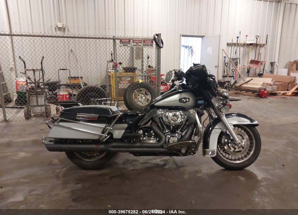 2013 HARLEY-DAVIDSON FLHTCU ULTRA CLASSIC ELECTRA GLD VIN: 1HD1FCM17DB647088