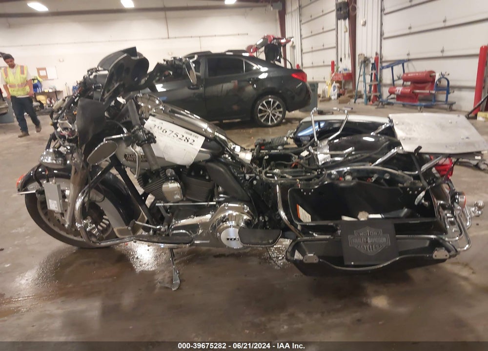 2013 HARLEY-DAVIDSON FLHTCU ULTRA CLASSIC ELECTRA GLD VIN: 1HD1FCM17DB647088