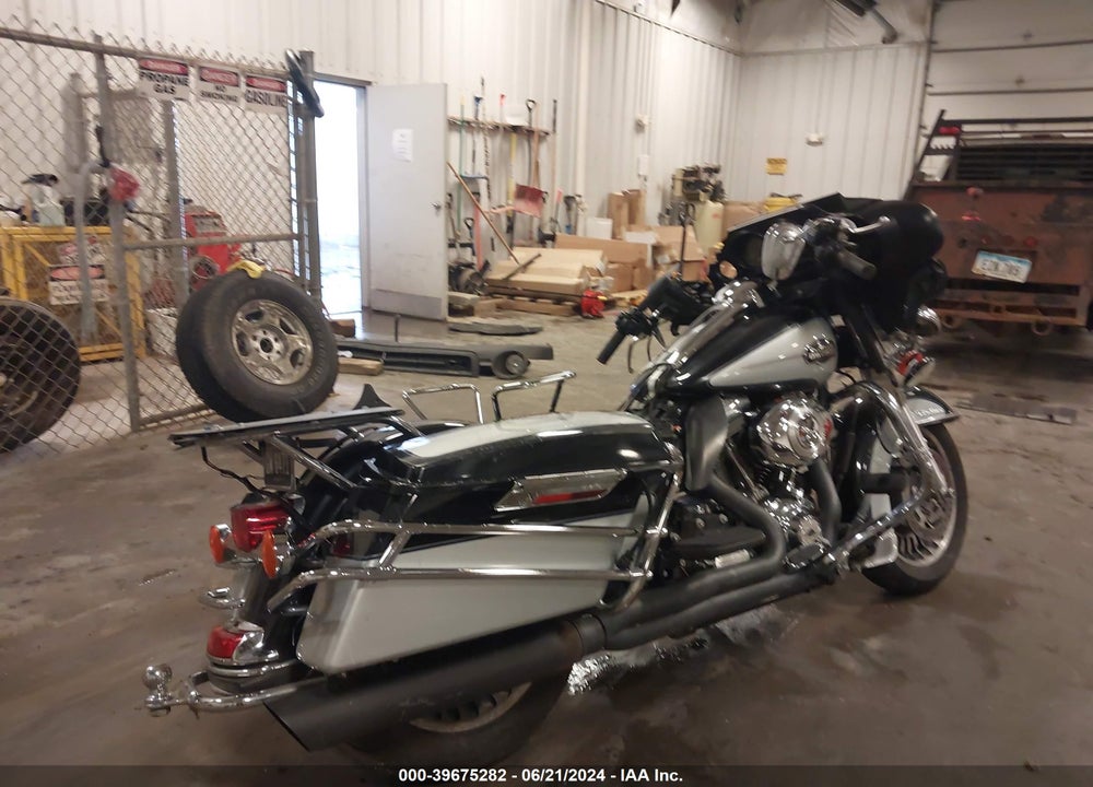 2013 HARLEY-DAVIDSON FLHTCU ULTRA CLASSIC ELECTRA GLD VIN: 1HD1FCM17DB647088