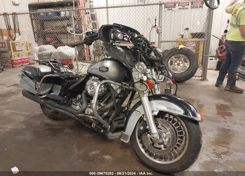 2013 HARLEY-DAVIDSON FLHTCU ULTRA CLASSIC ELECTRA GLD VIN: 1HD1FCM17DB647088