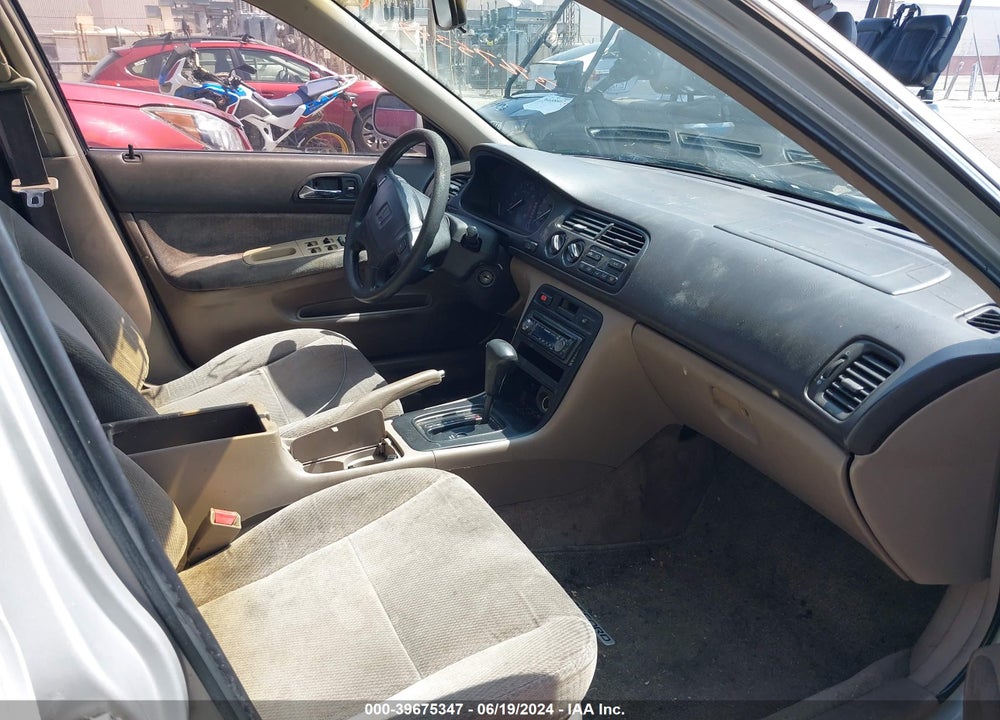 1996 HONDA ACCORD LX/EX VIN: 1HGCD5630TA244148