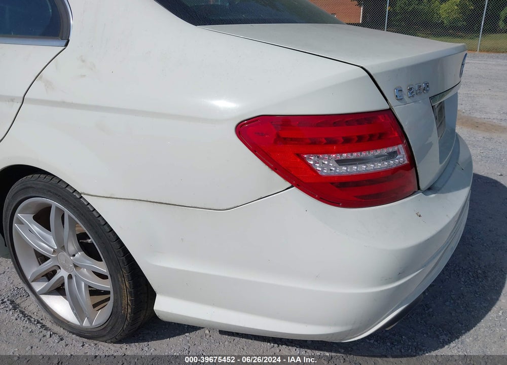 2012 MERCEDES-BENZ C 250 LUXURY/SPORT VIN: WDDGF4HB5CA636556