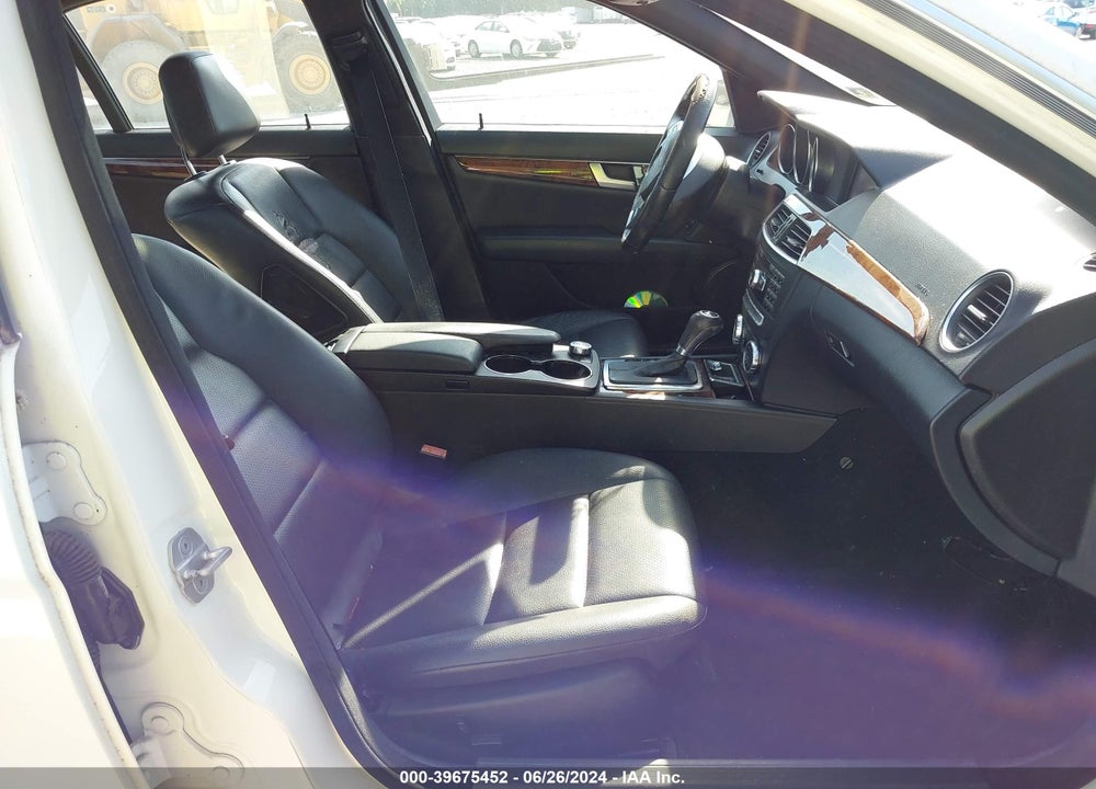 2012 MERCEDES-BENZ C 250 LUXURY/SPORT VIN: WDDGF4HB5CA636556