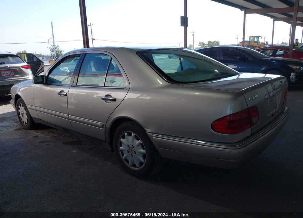 1999 MERCEDES-BENZ E 320 AWD VIN: WDBJF82H9XX016086