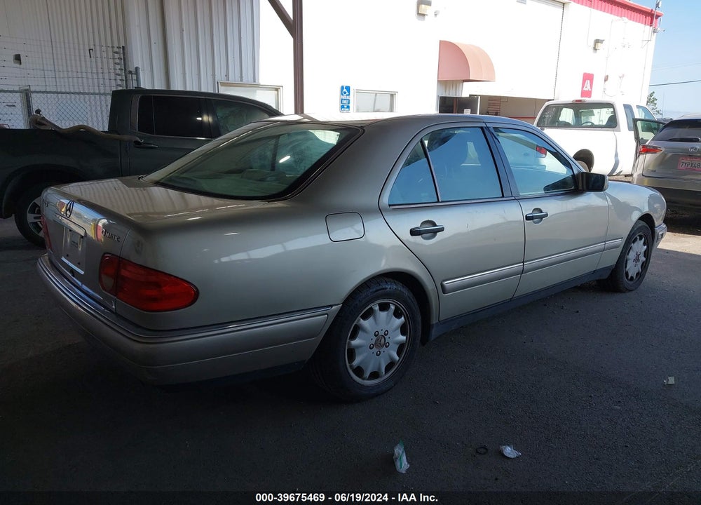 1999 MERCEDES-BENZ E 320 AWD VIN: WDBJF82H9XX016086