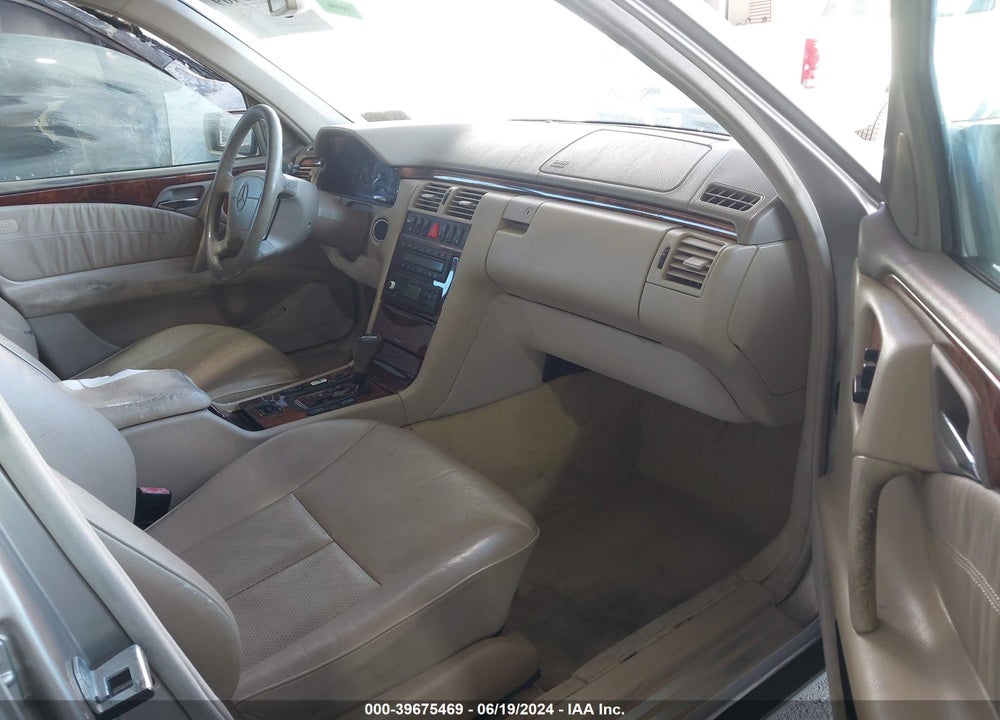 1999 MERCEDES-BENZ E 320 AWD VIN: WDBJF82H9XX016086