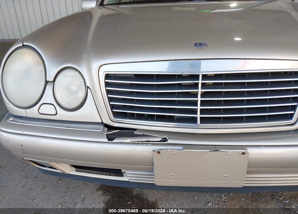 1999 MERCEDES-BENZ E 320 AWD VIN: WDBJF82H9XX016086