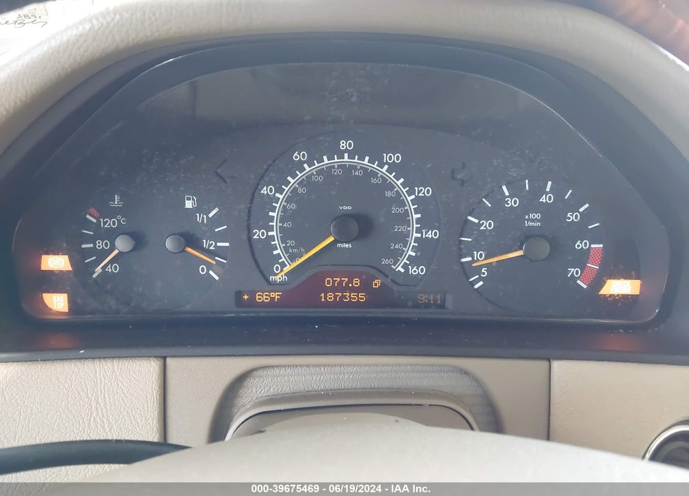 1999 MERCEDES-BENZ E 320 AWD VIN: WDBJF82H9XX016086