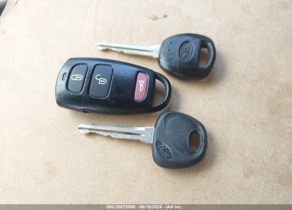 2011 KIA SEDONA LX VIN: KNDMG4C7XB6372667