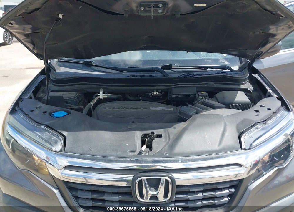 2017 HONDA RIDGELINE RTL VIN: 5FPYK2F56HB001850