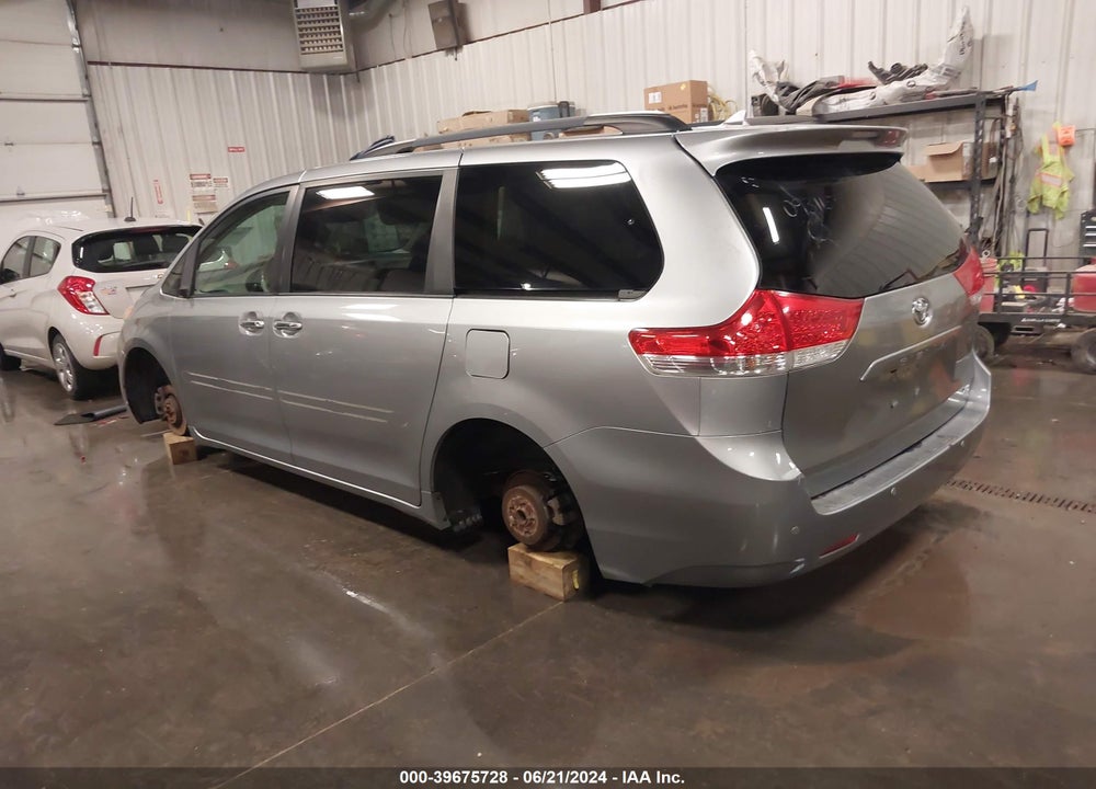 2011 TOYOTA SIENNA LIMITED V6 VIN: 5TDYK3DC6BS001429