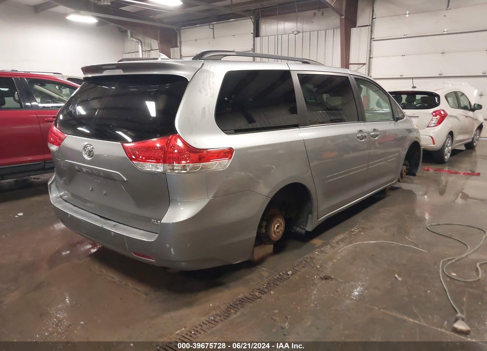2011 TOYOTA SIENNA LIMITED V6 VIN: 5TDYK3DC6BS001429