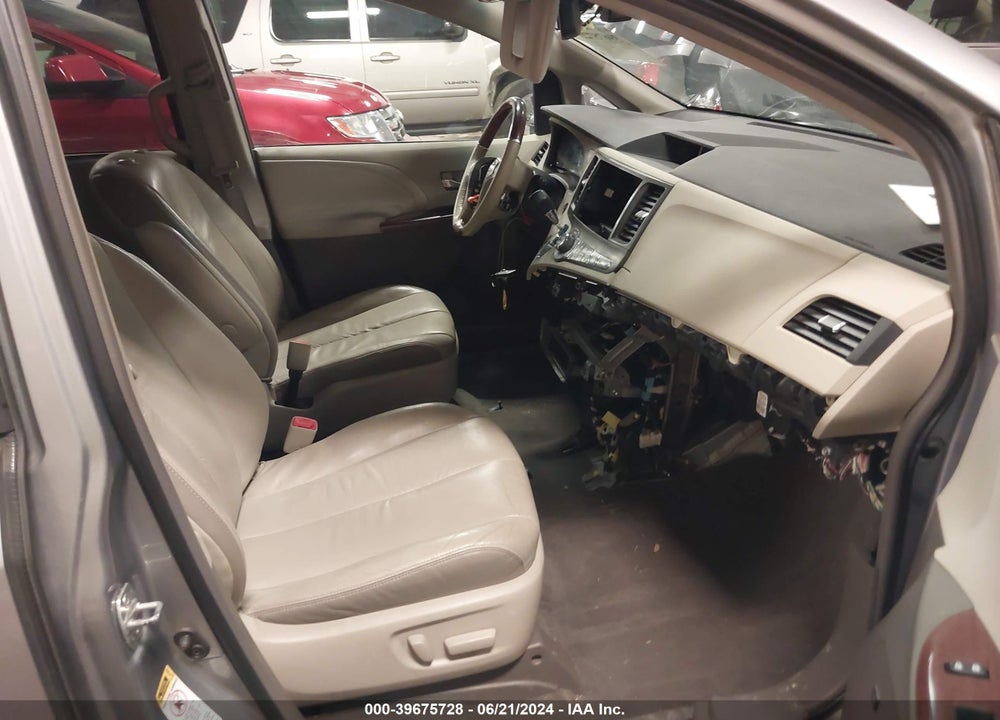 2011 TOYOTA SIENNA LIMITED V6 VIN: 5TDYK3DC6BS001429