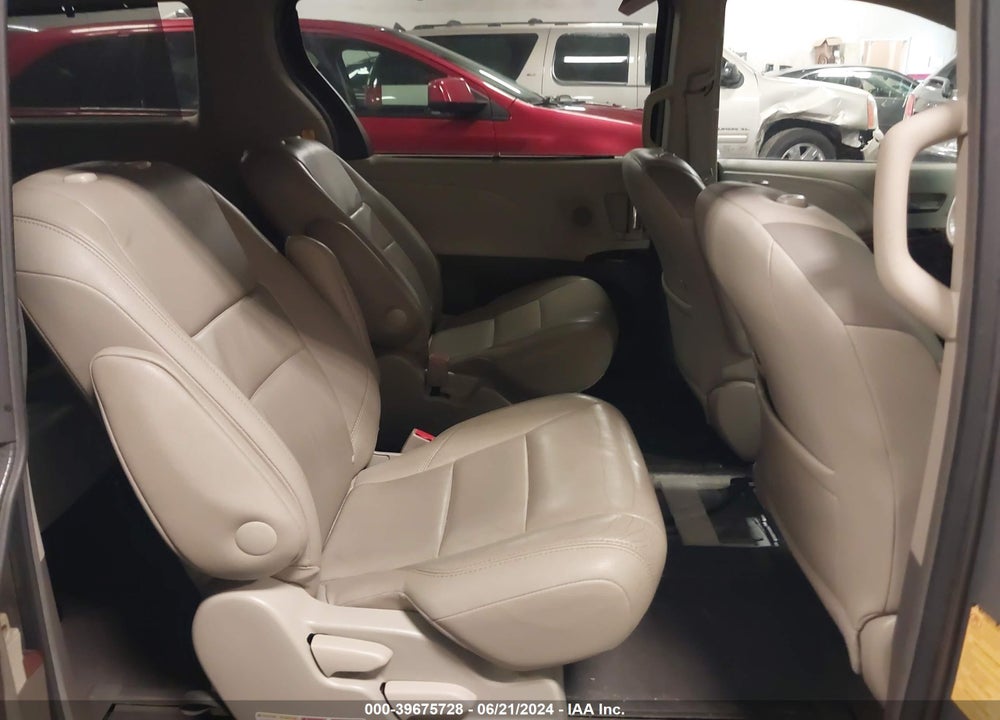 2011 TOYOTA SIENNA LIMITED V6 VIN: 5TDYK3DC6BS001429