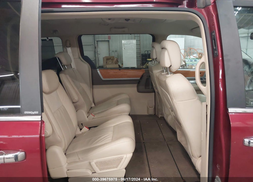 2010 CHRYSLER TOWN & COUNTRY NEW LIMITED VIN: 2A4RR7DX1AR501851
