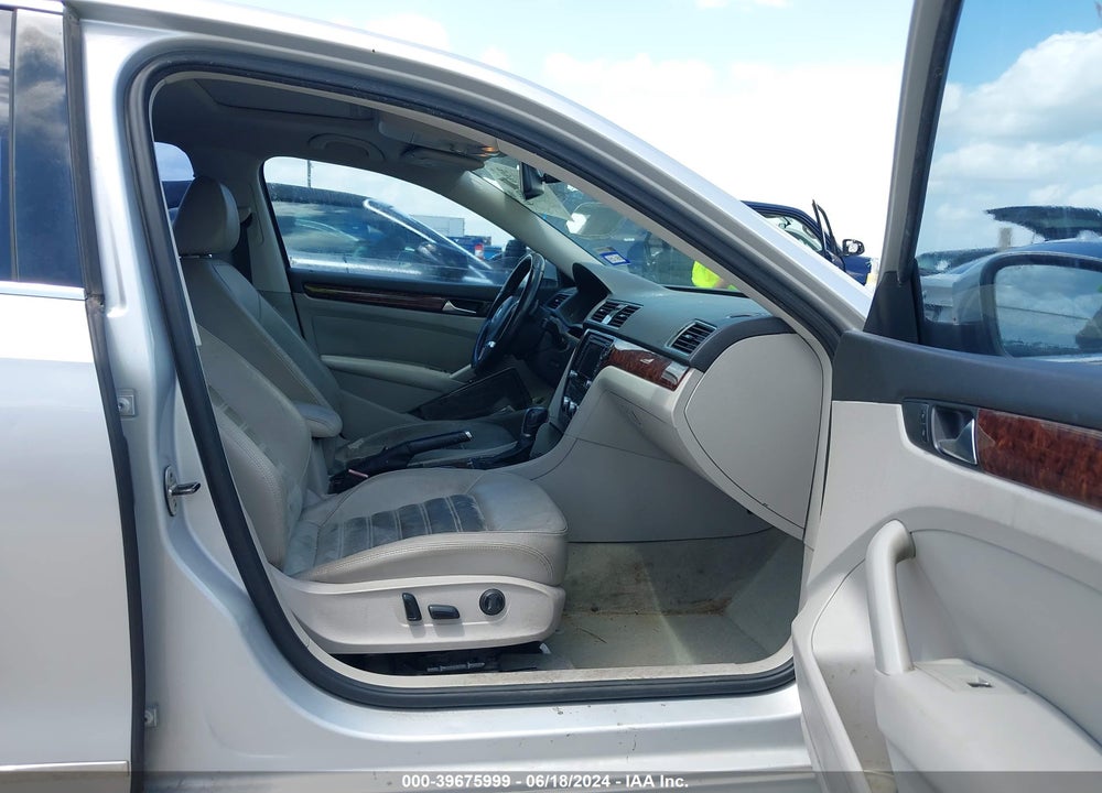 2013 VOLKSWAGEN PASSAT 3.6L V6 SEL PREMIUM VIN: 1VWCM7A35DC062174