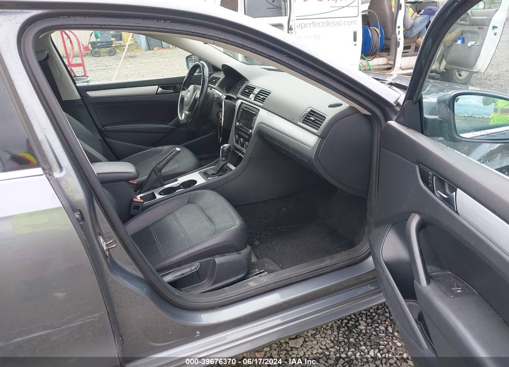 2013 VOLKSWAGEN PASSAT 2.5L SE VIN: 1VWBP7A37DC088259