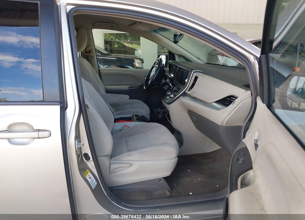 2015 TOYOTA SIENNA LE 8 PASSENGER VIN: 5TDKK3DC5FS672456