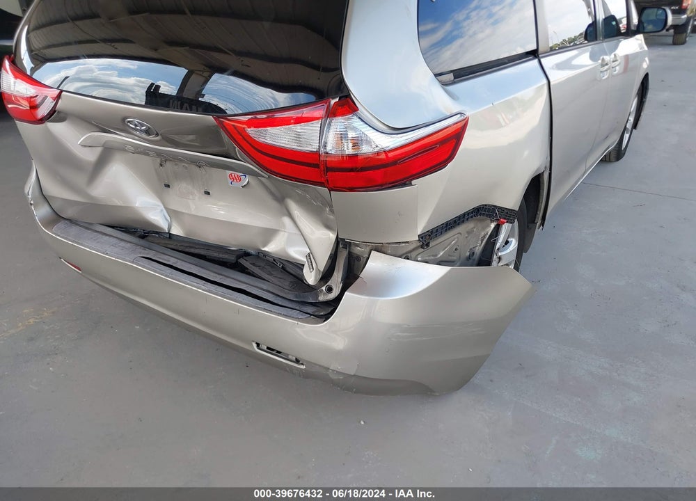 2015 TOYOTA SIENNA LE 8 PASSENGER VIN: 5TDKK3DC5FS672456