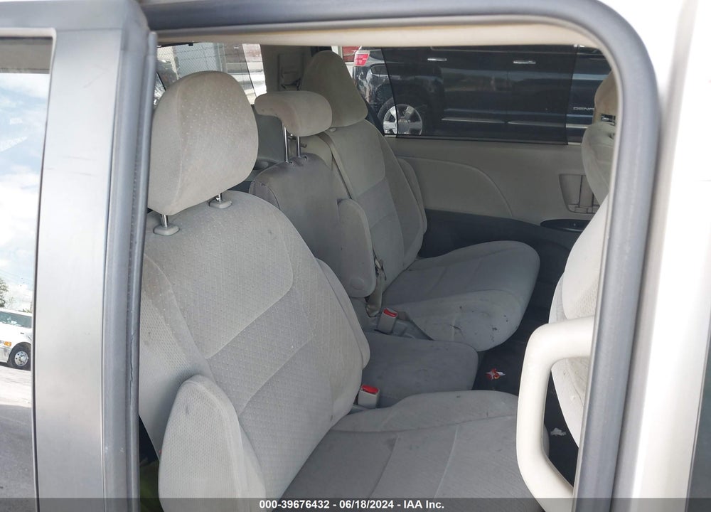 2015 TOYOTA SIENNA LE 8 PASSENGER VIN: 5TDKK3DC5FS672456