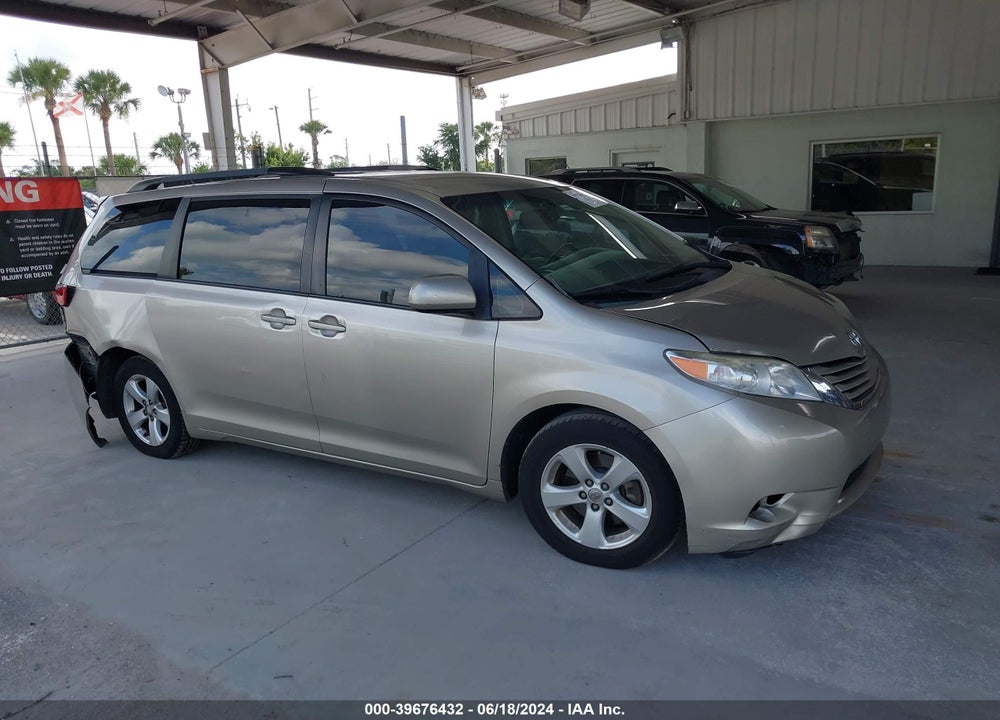 2015 TOYOTA SIENNA LE 8 PASSENGER VIN: 5TDKK3DC5FS672456