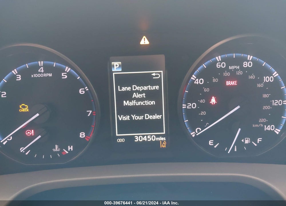 2018 TOYOTA RAV4 LE VIN: 2T3BFREV5JW787461
