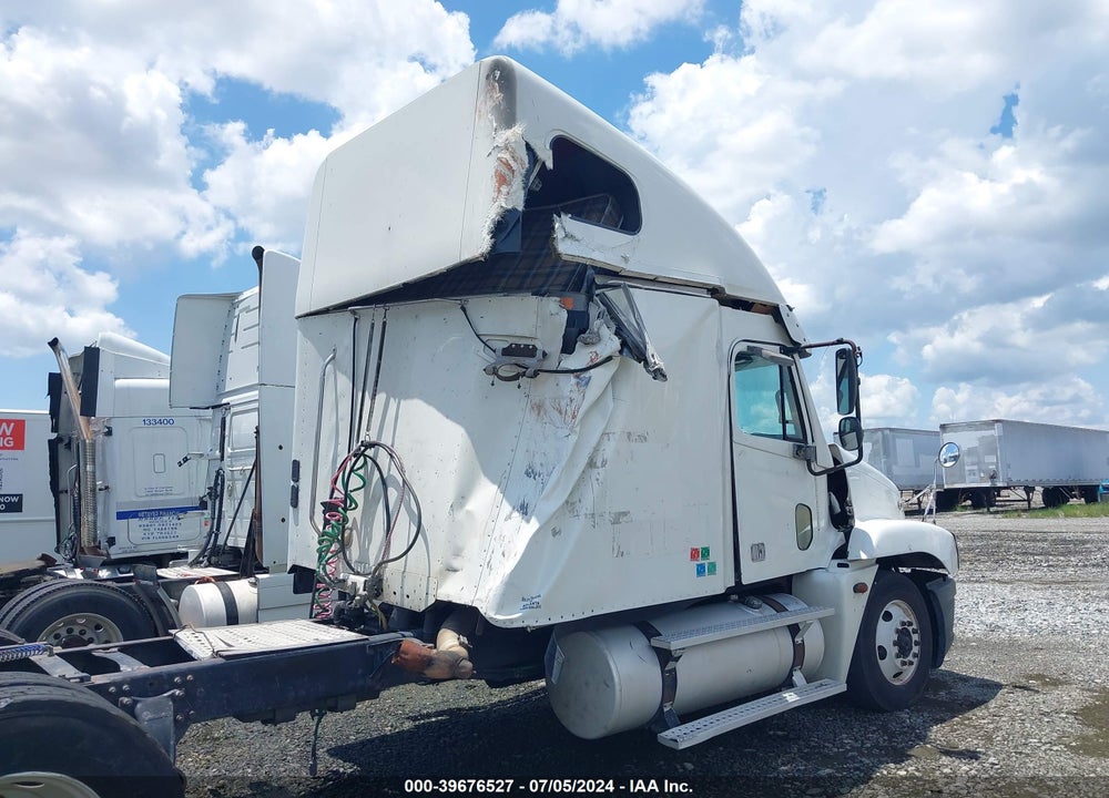 2005 FREIGHTLINER ST120 ST120 VIN: 1FUJBBCK05LU45800