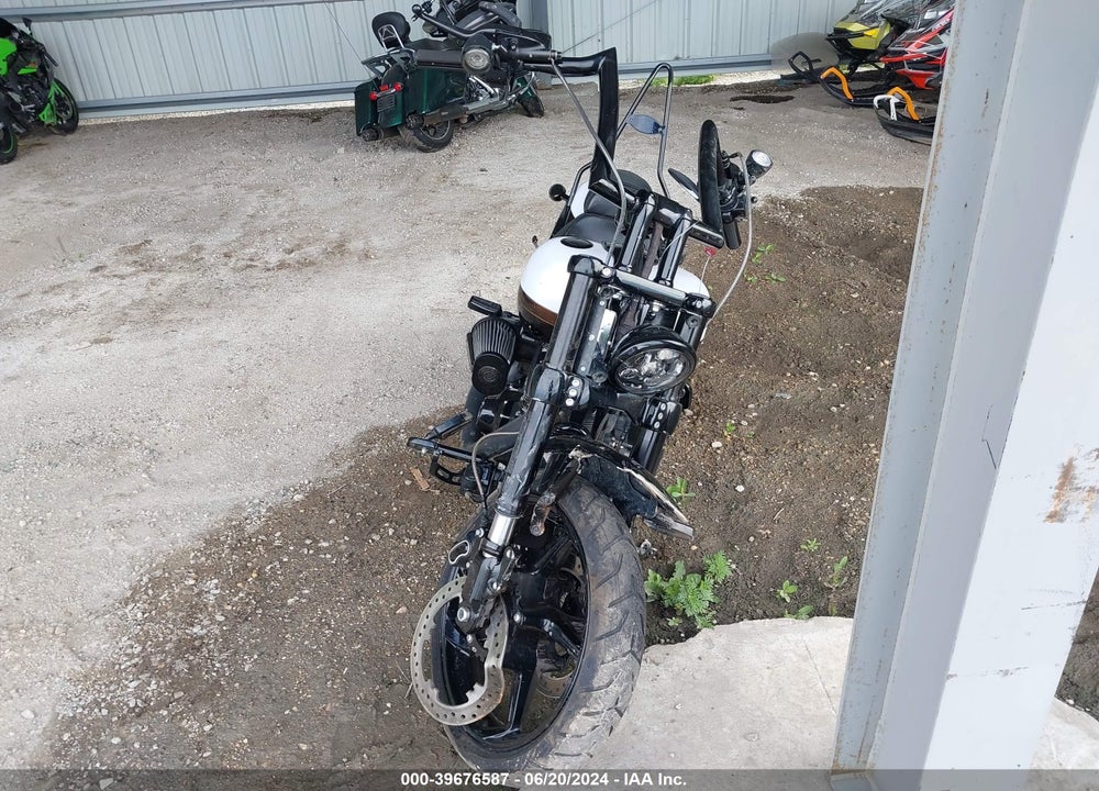 2017 HARLEY-DAVIDSON FXSE VIN: 1HD1TG910HB960563
