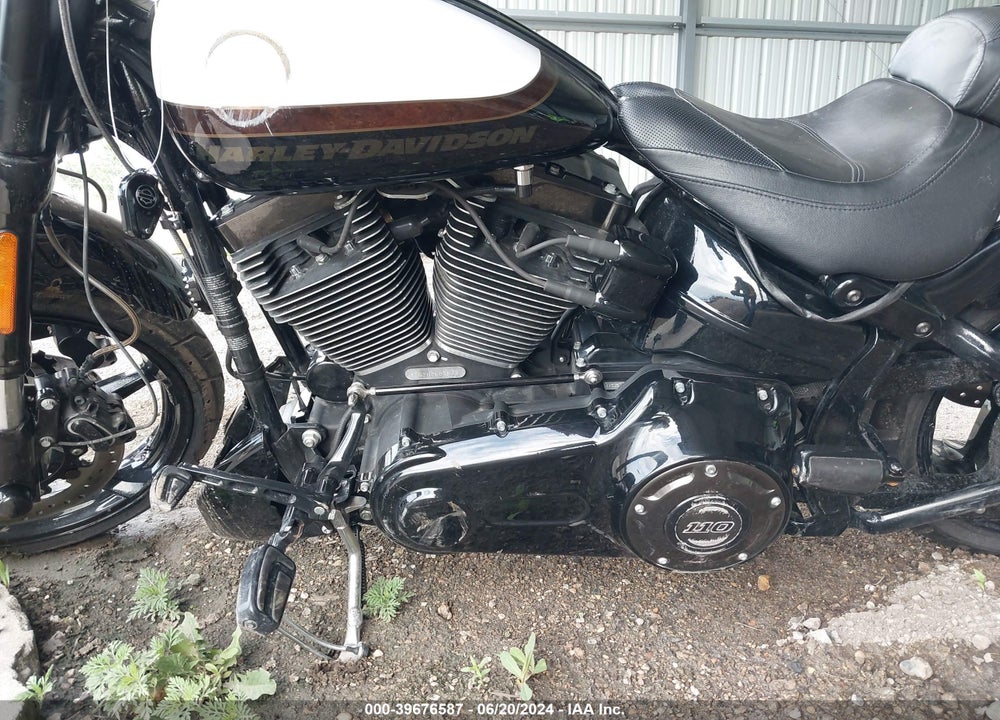 2017 HARLEY-DAVIDSON FXSE VIN: 1HD1TG910HB960563