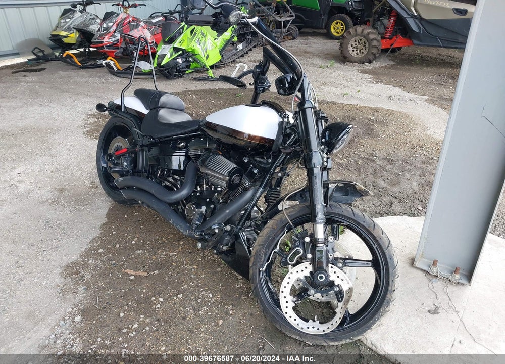 2017 HARLEY-DAVIDSON FXSE VIN: 1HD1TG910HB960563