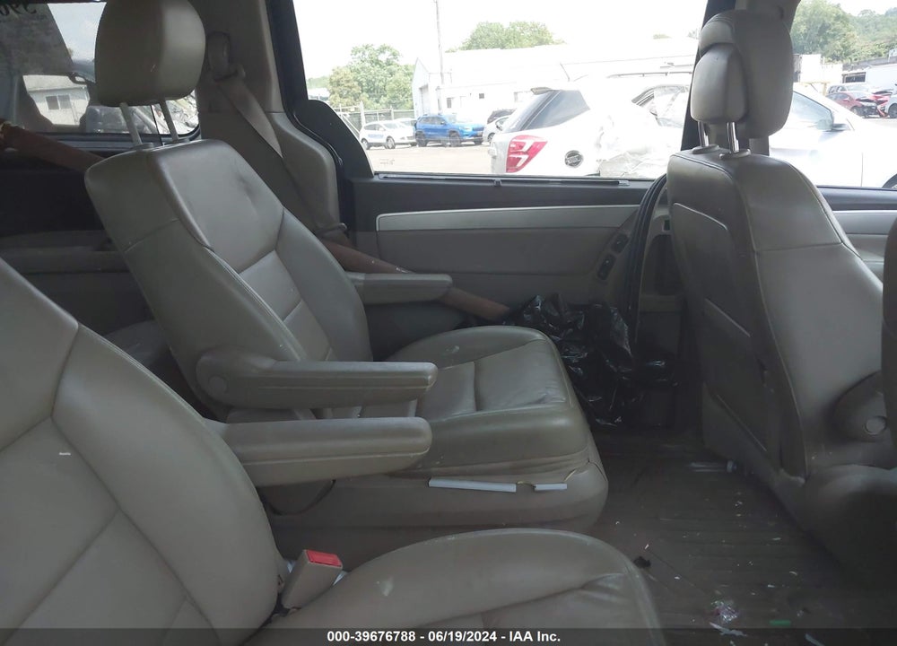 2011 VOLKSWAGEN ROUTAN SEL VIN: 2V4RW5DGXBR669899
