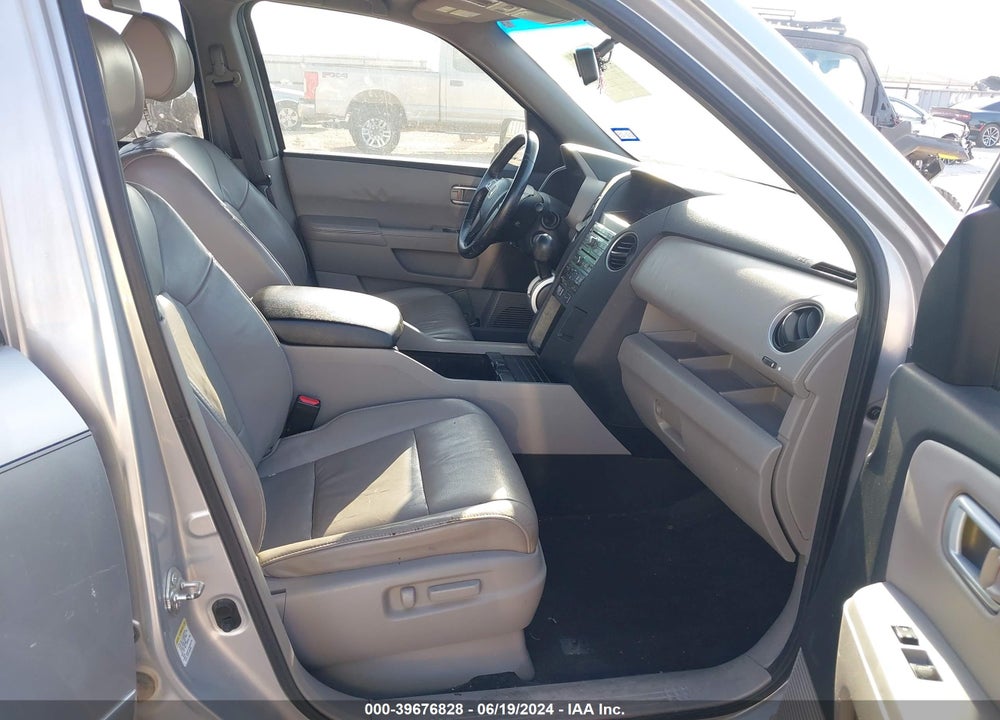 2011 HONDA PILOT EX-L VIN: 5FNYF3H60BB016750