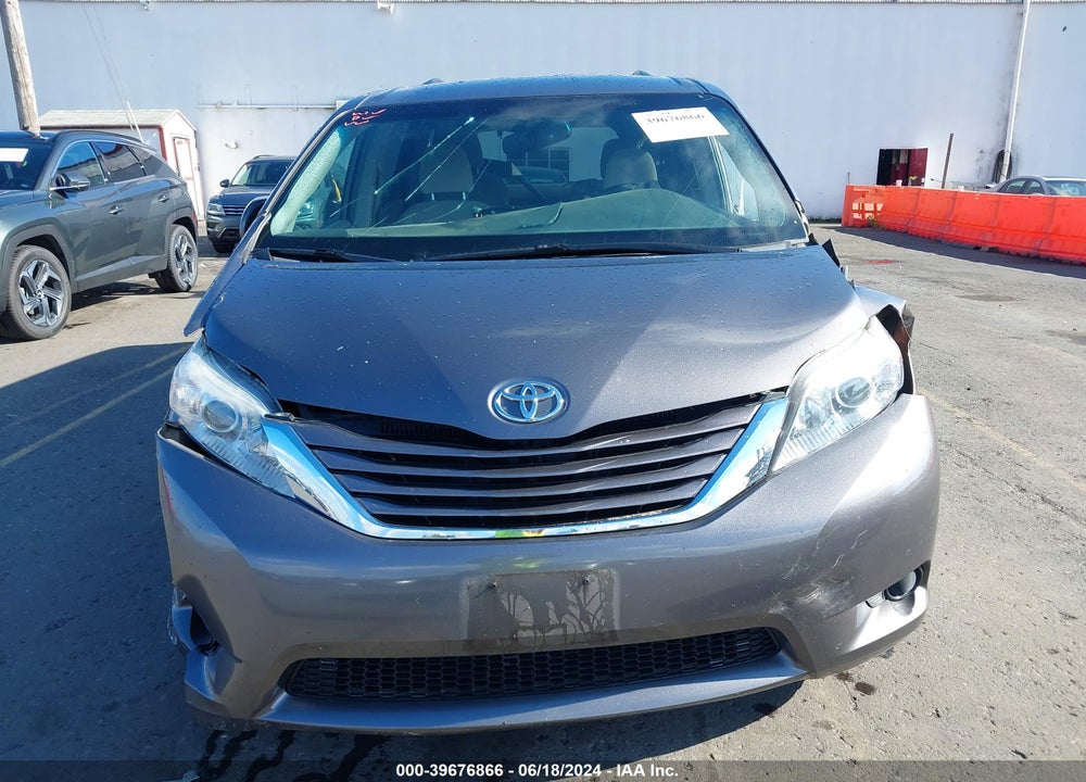 2017 TOYOTA SIENNA LE 8 PASSENGER VIN: 5TDKZ3DCXHS777573