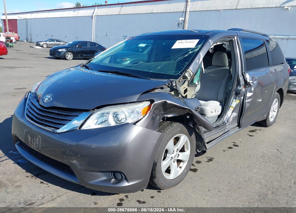 2017 TOYOTA SIENNA LE 8 PASSENGER VIN: 5TDKZ3DCXHS777573
