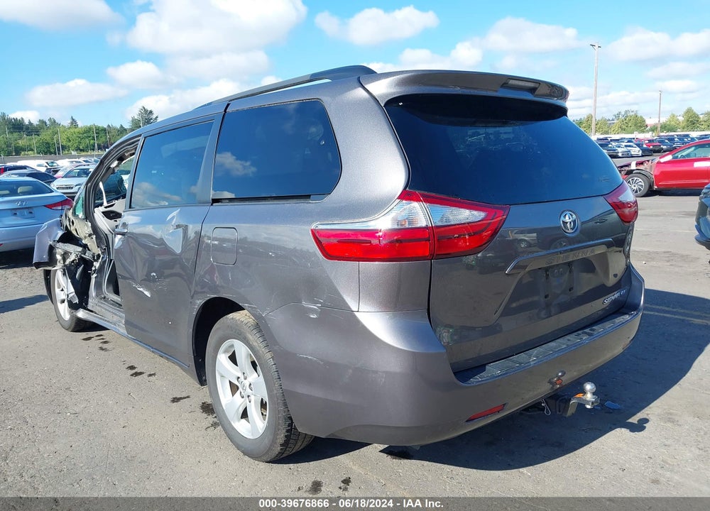 2017 TOYOTA SIENNA LE 8 PASSENGER VIN: 5TDKZ3DCXHS777573