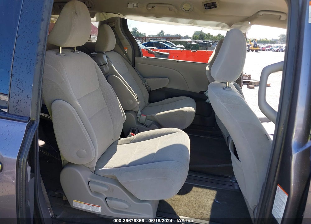 2017 TOYOTA SIENNA LE 8 PASSENGER VIN: 5TDKZ3DCXHS777573