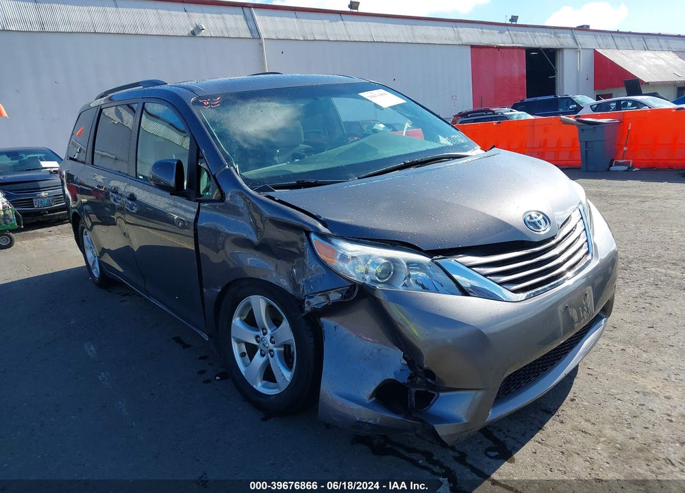 2017 TOYOTA SIENNA LE 8 PASSENGER VIN: 5TDKZ3DCXHS777573