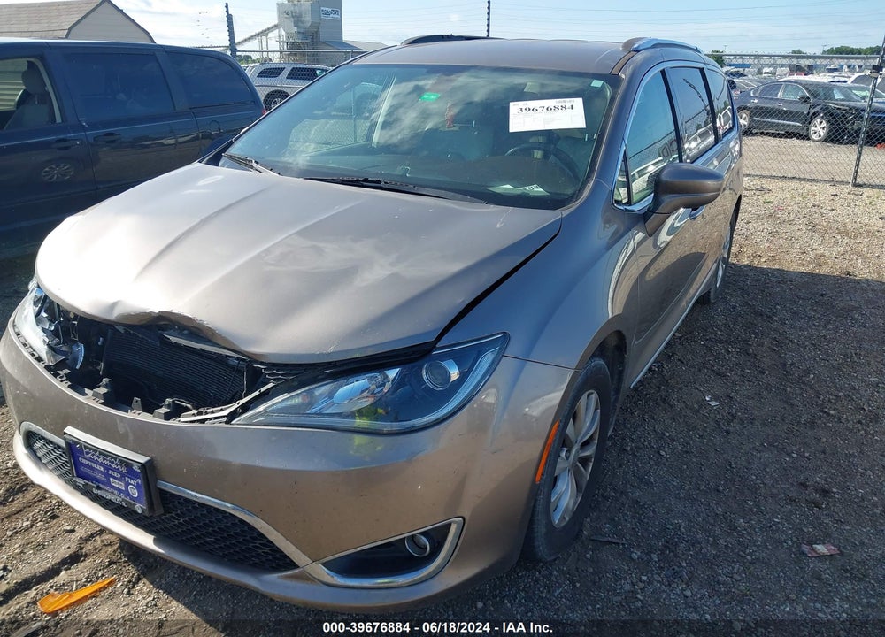 2018 CHRYSLER PACIFICA TOURING L VIN: 2C4RC1BG3JR159035