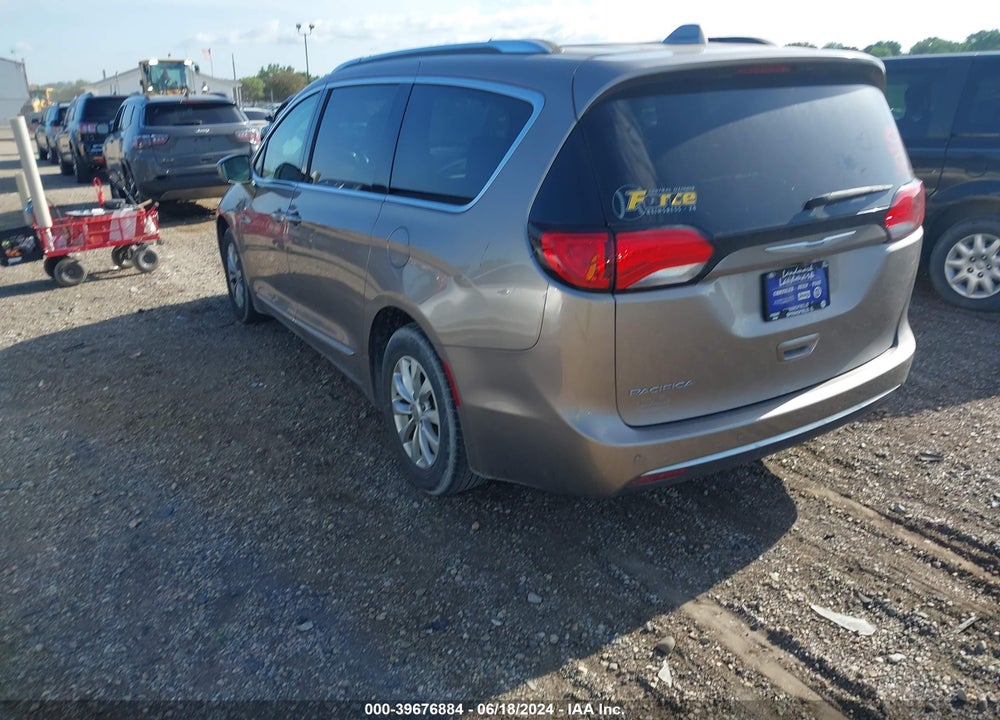 2018 CHRYSLER PACIFICA TOURING L VIN: 2C4RC1BG3JR159035
