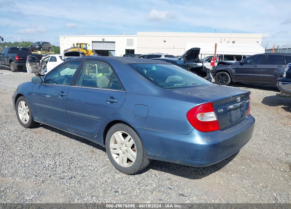 2002 TOYOTA CAMRY XLE VIN: JTDBE32K020071356
