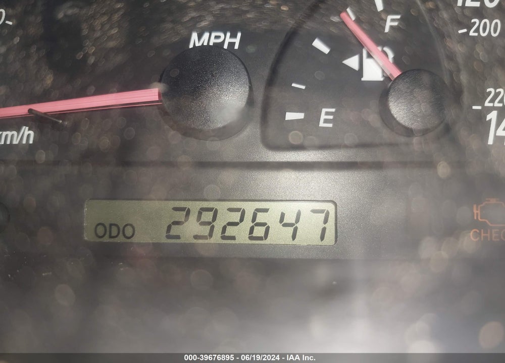 2002 TOYOTA CAMRY XLE VIN: JTDBE32K020071356