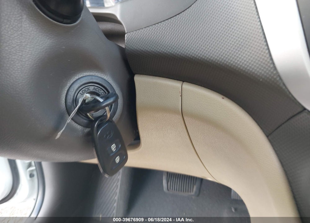2013 HYUNDAI ACCENT GLS VIN: KMHCT4AE8DU488050