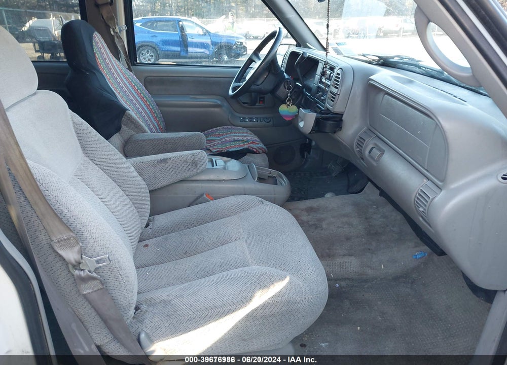 1999 GMC SUBURBAN 1500 SL VIN: 1GKEC16R5XJ761995