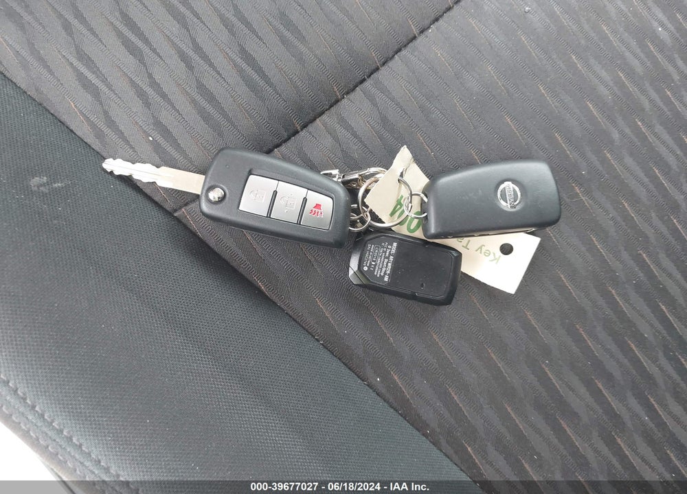 2018 NISSAN ROGUE S VIN: 5N1AT2MV7JC779759