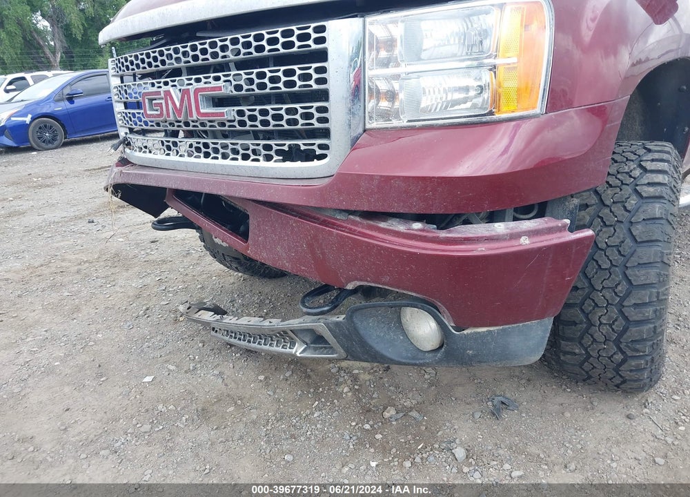 2014 GMC SIERRA 2500HD DENALI VIN: 1GT125E86EF165548